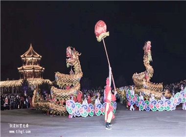 大蠕龍表演